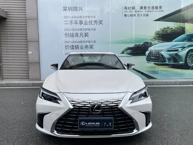 Lexus ES — Фото автомобиля 2