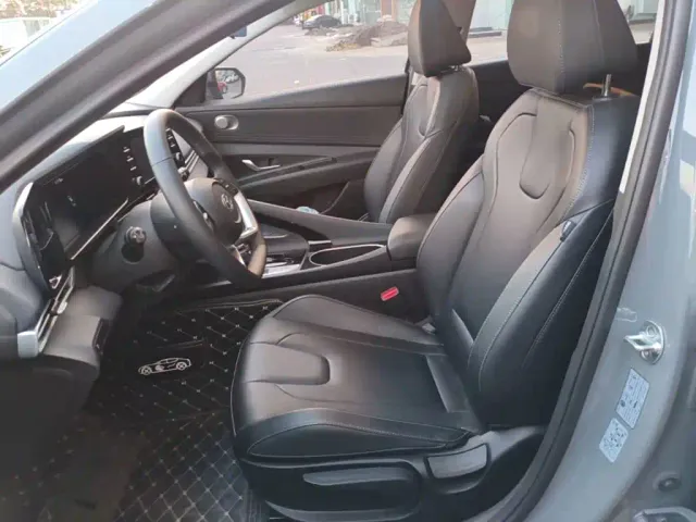 Hyundai Elantra — Фото автомобиля 14