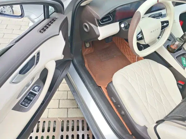 Roewe D7 — Фото автомобиля 12