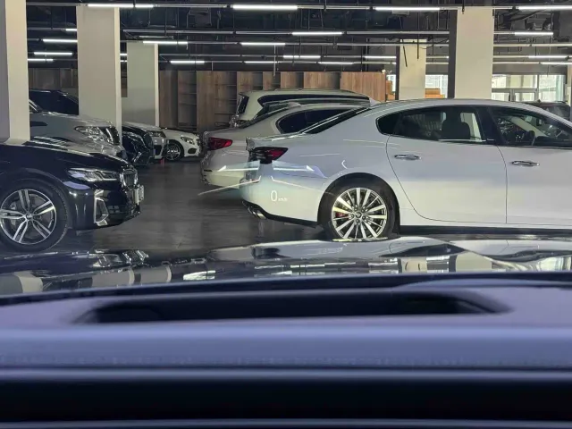BMW i7 — Фото автомобиля 18