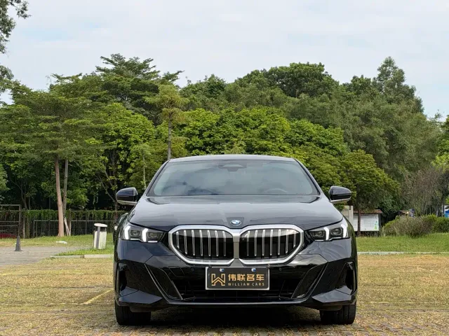 BMW 5 Series — Фото автомобиля 2