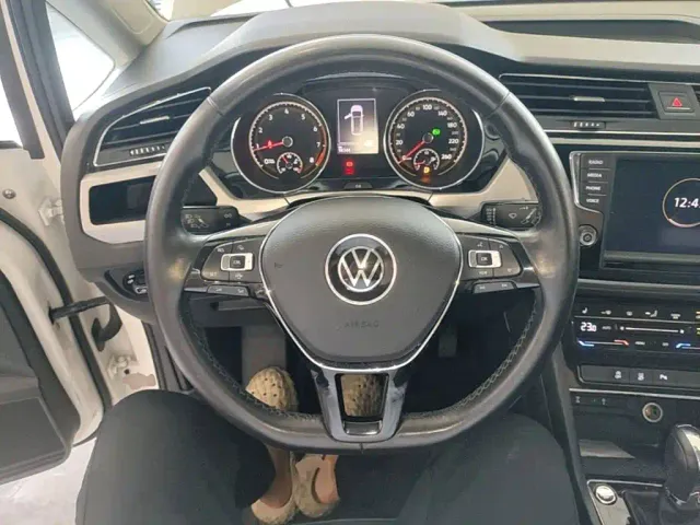 Volkswagen Touran — Фото автомобиля 10
