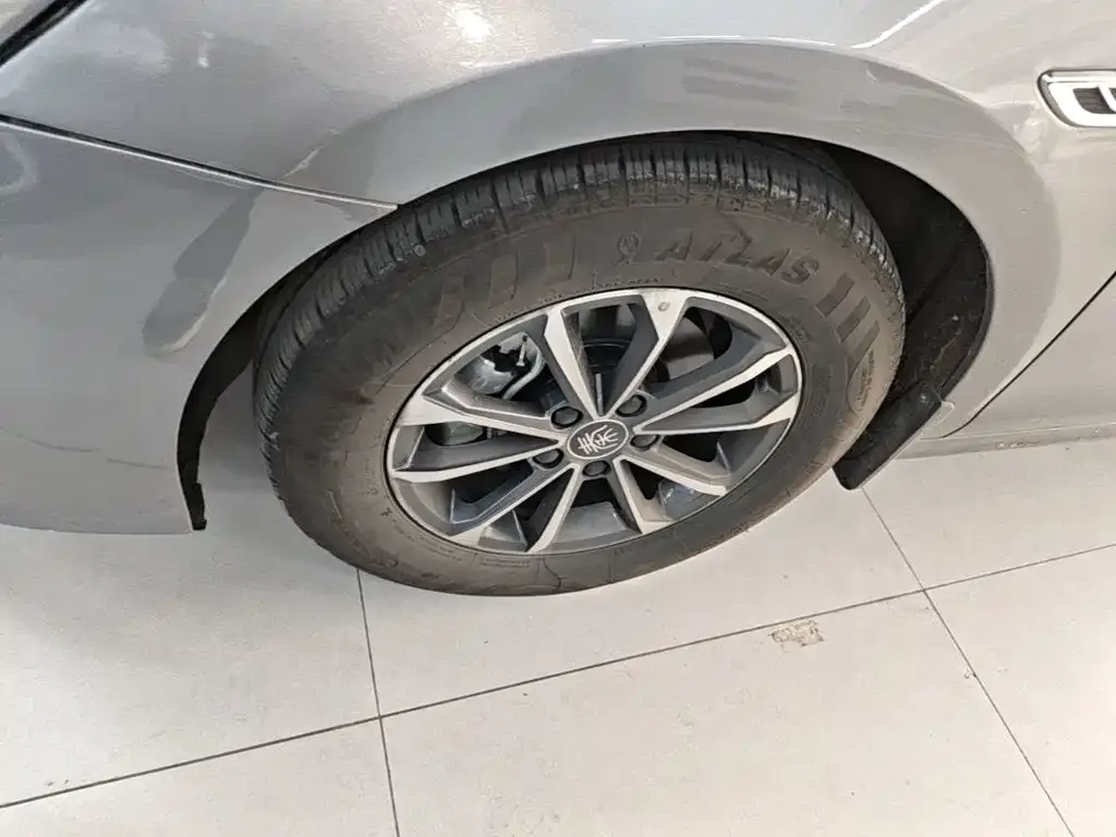 BYD Qin PLUS 2023 Champion Edition DM-i 55KM Leading — Фото автомобиля 24