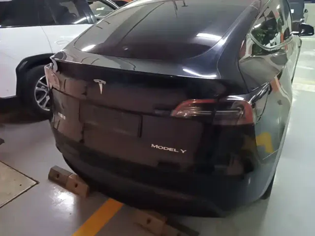 Tesla Model Y — Фото автомобиля 5