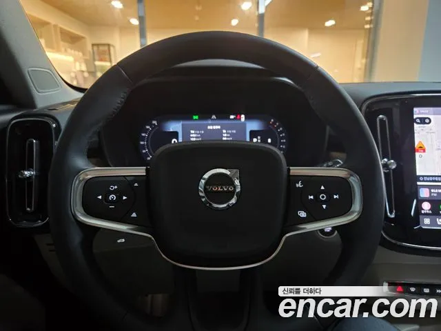Volvo XC40 — Фото автомобиля 12