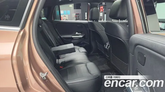 Mercedes-Benz EQA — Фото автомобиля 25