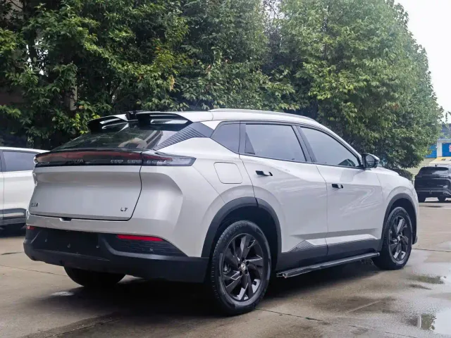 Dongfeng Fengshen L7 — Фото автомобиля 7
