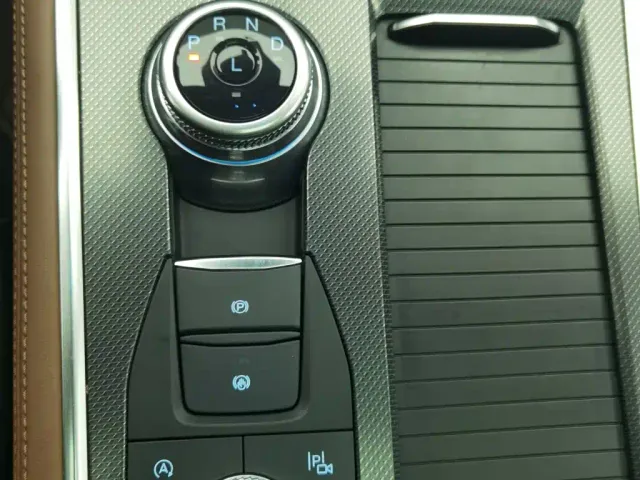 Ford Explorer — Фото автомобиля 13