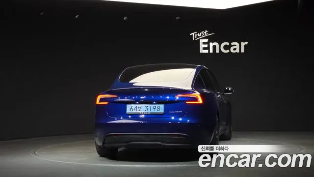 Tesla Model 3 — Фото автомобиля 4