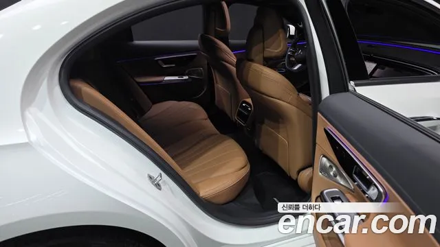 Mercedes-Benz E-Class — Фото автомобиля 17