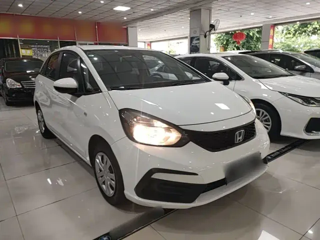 Honda Fit — Фото автомобиля 3