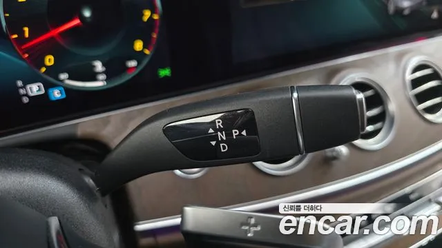 Mercedes-Benz E-Class — Фото автомобиля 8