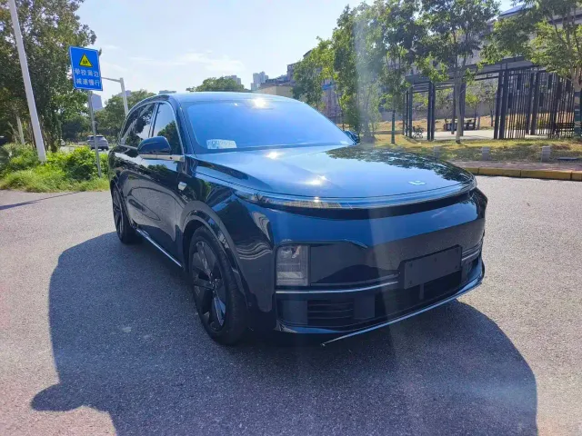 Li Auto L8 — Фото автомобиля 2