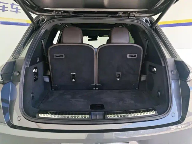 Li Auto L8 — Фото автомобиля 4