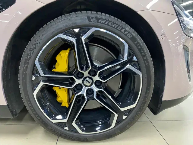 Xiaomi SU7 — Фото автомобиля 30