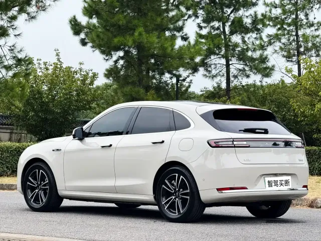 Aito M5 — Фото автомобиля 4
