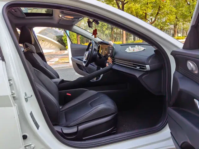 Hyundai Elantra — Фото автомобиля 11