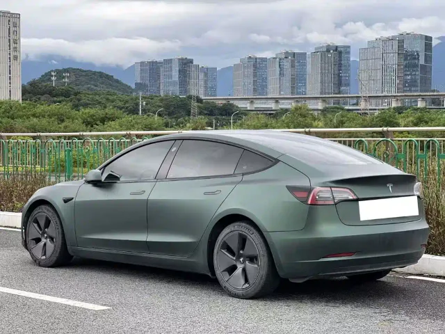 Tesla Model 3 — Фото автомобиля 6
