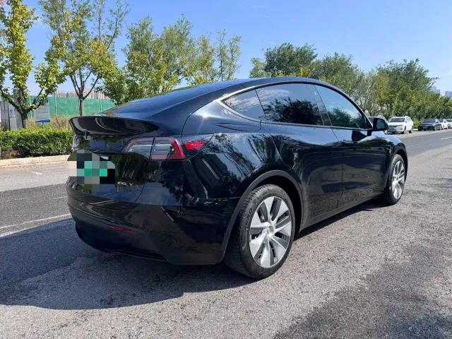 Tesla Model Y — Фото автомобиля 6