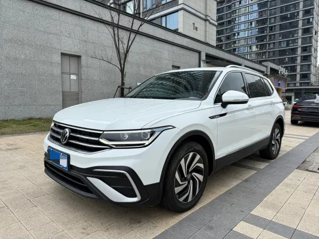 Фотография автомобиля — Volkswagen Tiguan L