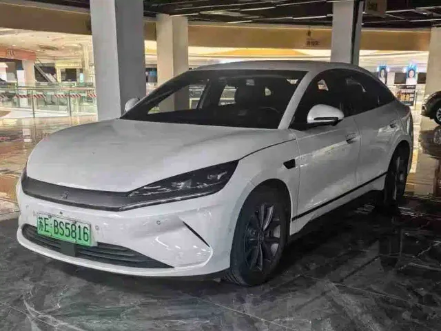 Фотография автомобиля — BYD Qin L