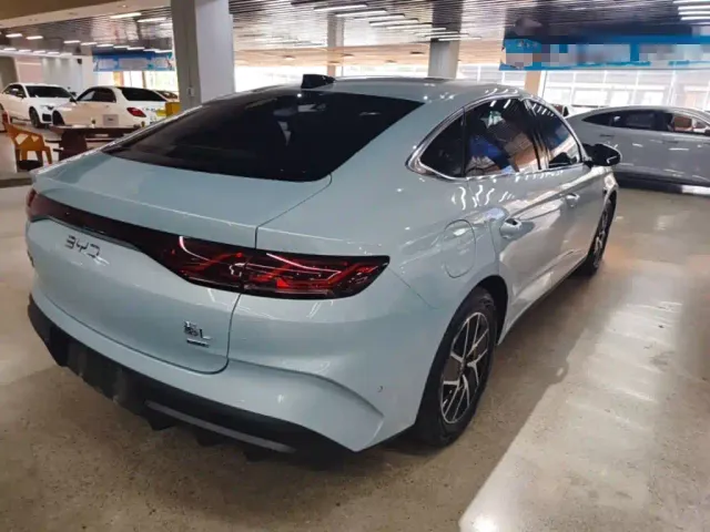 BYD Qin L — Фото автомобиля 6