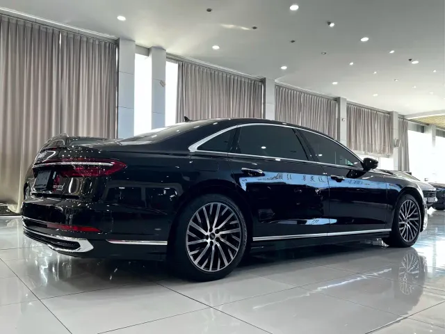 Audi A8 — Фото автомобиля 4