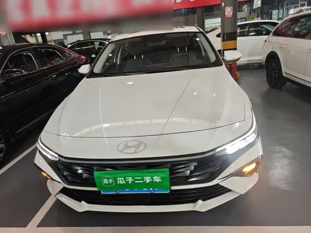 Hyundai Elantra — Фото автомобиля 2