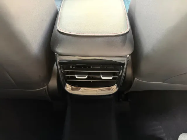 Roewe i5 — Фото автомобиля 14