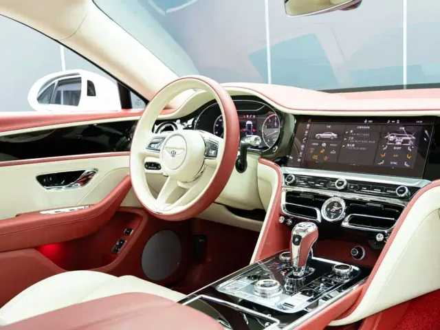 Bentley Flying Spur — Фото автомобиля 17