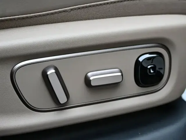 Li Auto Li Auto i6 2025 2WD Base Model — Фото автомобиля 29