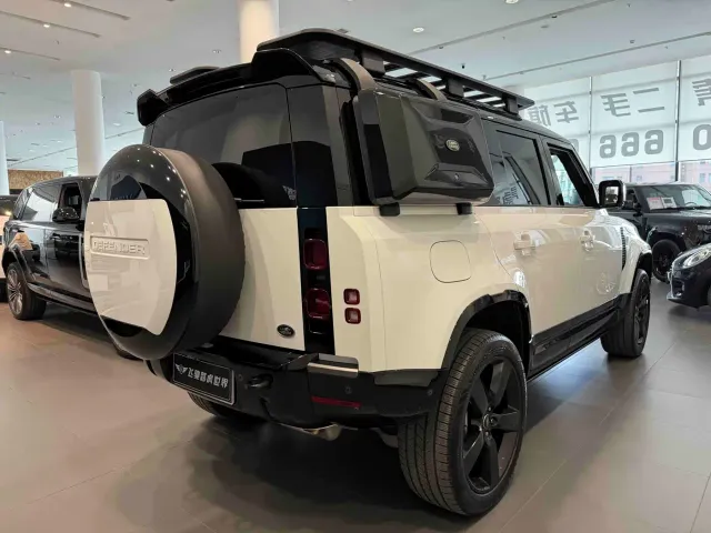 Land Rover Defender — Фото автомобиля 24