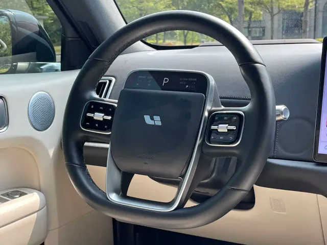 Li Auto L6 — Фото автомобиля 22