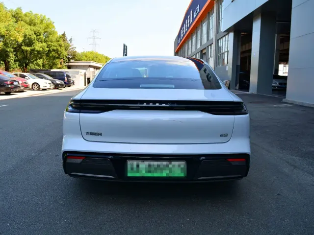 Geely Galaxy E8 — Фото автомобиля 6