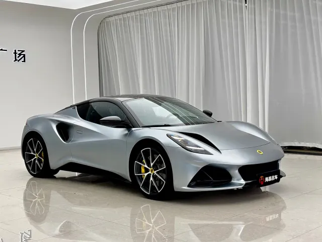 Lotus Emira — Фото автомобиля 3