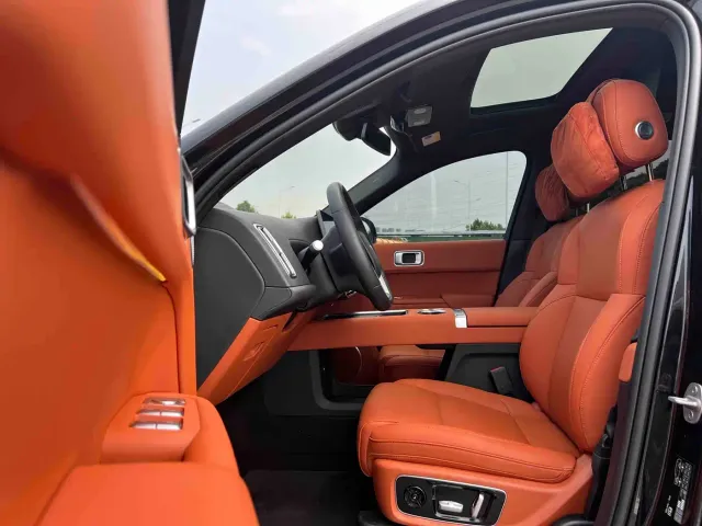 Li Auto L8 — Фото автомобиля 4