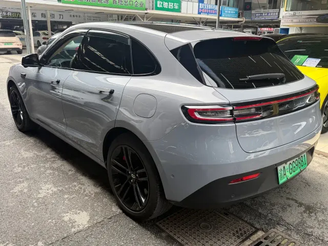 Aito M5 — Фото автомобиля 6