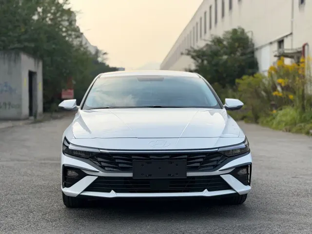 Hyundai Elantra — Фото автомобиля 2