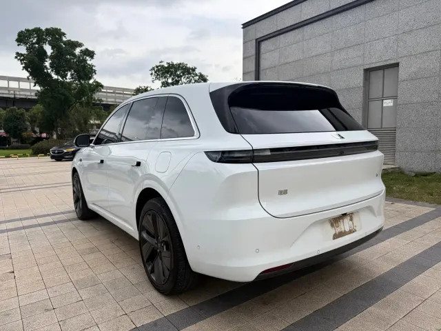 Li Auto L6 — Фото автомобиля 16