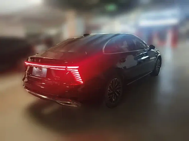 Hongqi H5 — Фото автомобиля 9