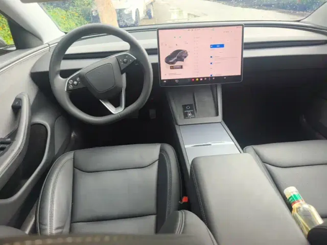 Tesla Model 3 — Фото автомобиля 9