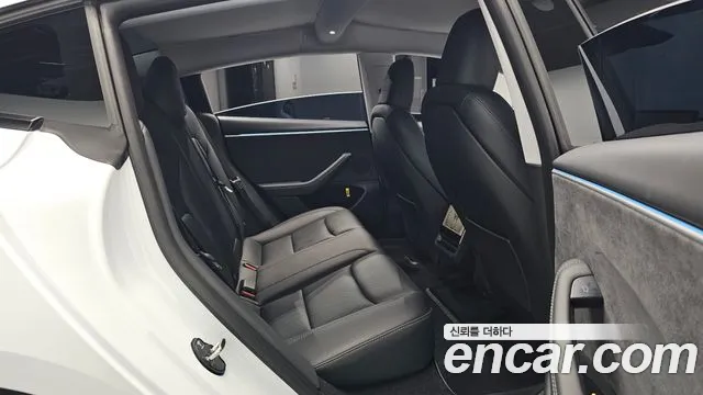 Tesla Model 3 — Фото автомобиля 4