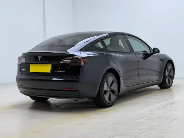 Tesla Model 3 — Фото автомобиля 7
