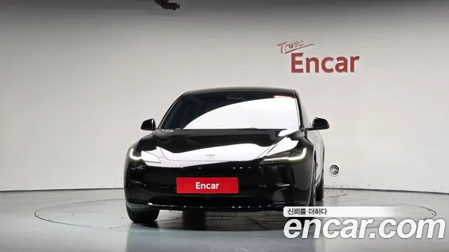 Tesla Model 3 — Фото автомобиля 3