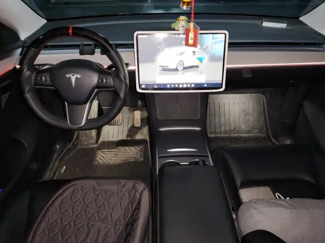 Tesla Model Y — Фото автомобиля 11