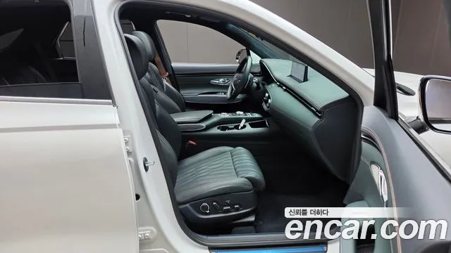 Genesis GV70 — Фото автомобиля 16