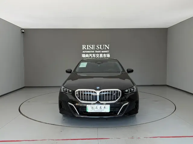 BMW i5 — Фото автомобиля 2