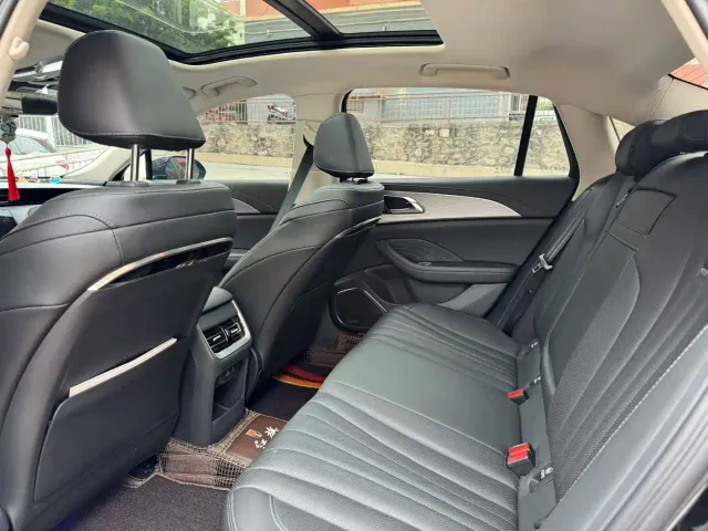 Hongqi H5 — Фото автомобиля 6