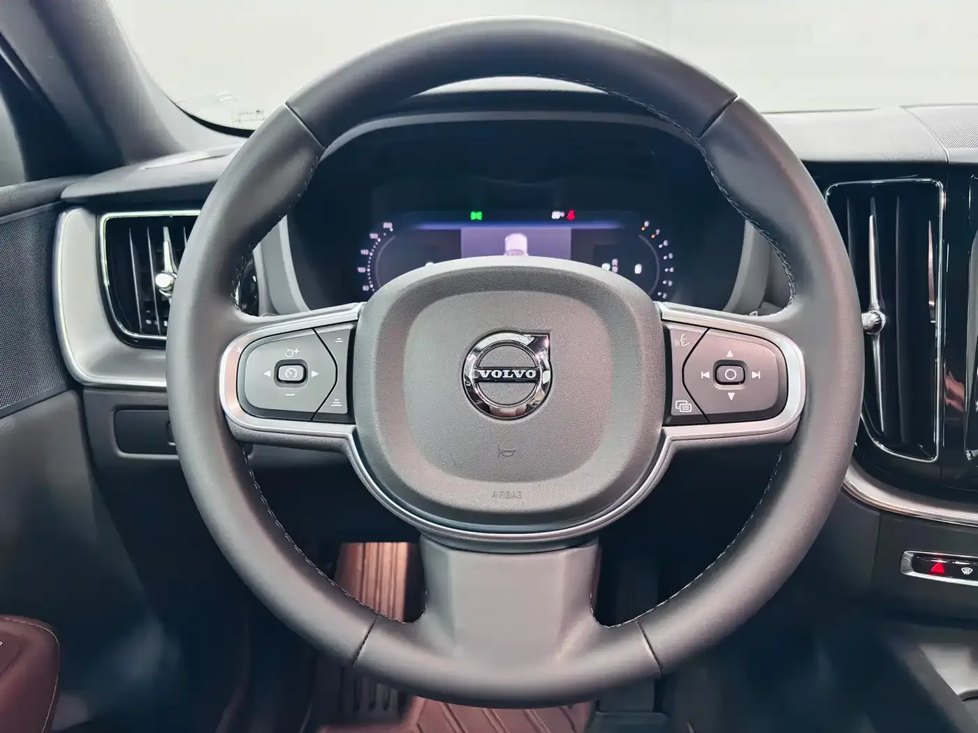 Volvo Volvo XC60 2024 B5 AWD Zhiyi Luxury Edition — Фото автомобиля 11
