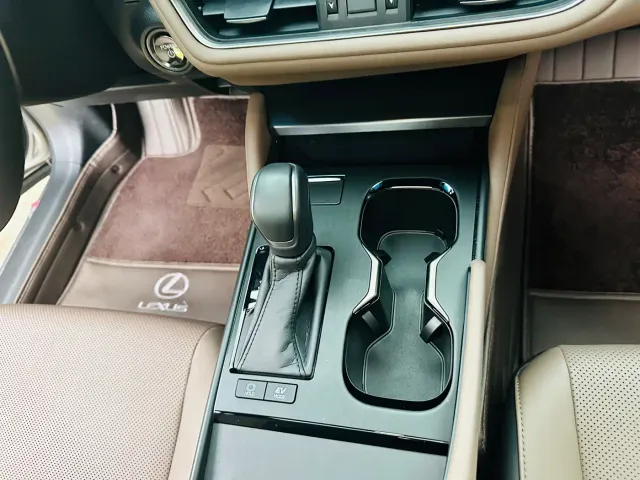 Lexus ES — Фото автомобиля 18